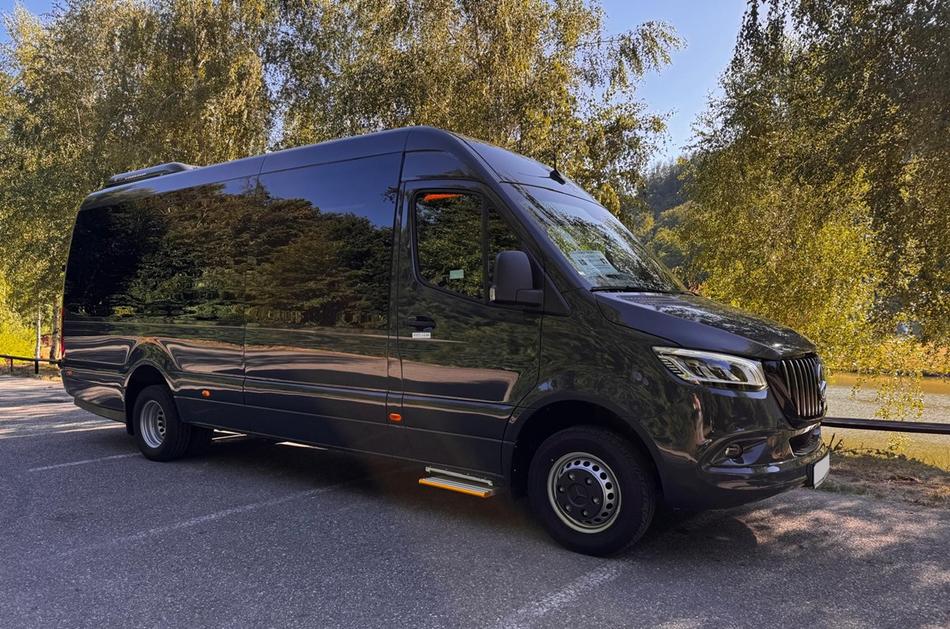 Mercedes-Benz Sprinter minibus exterior, 16-19 seats