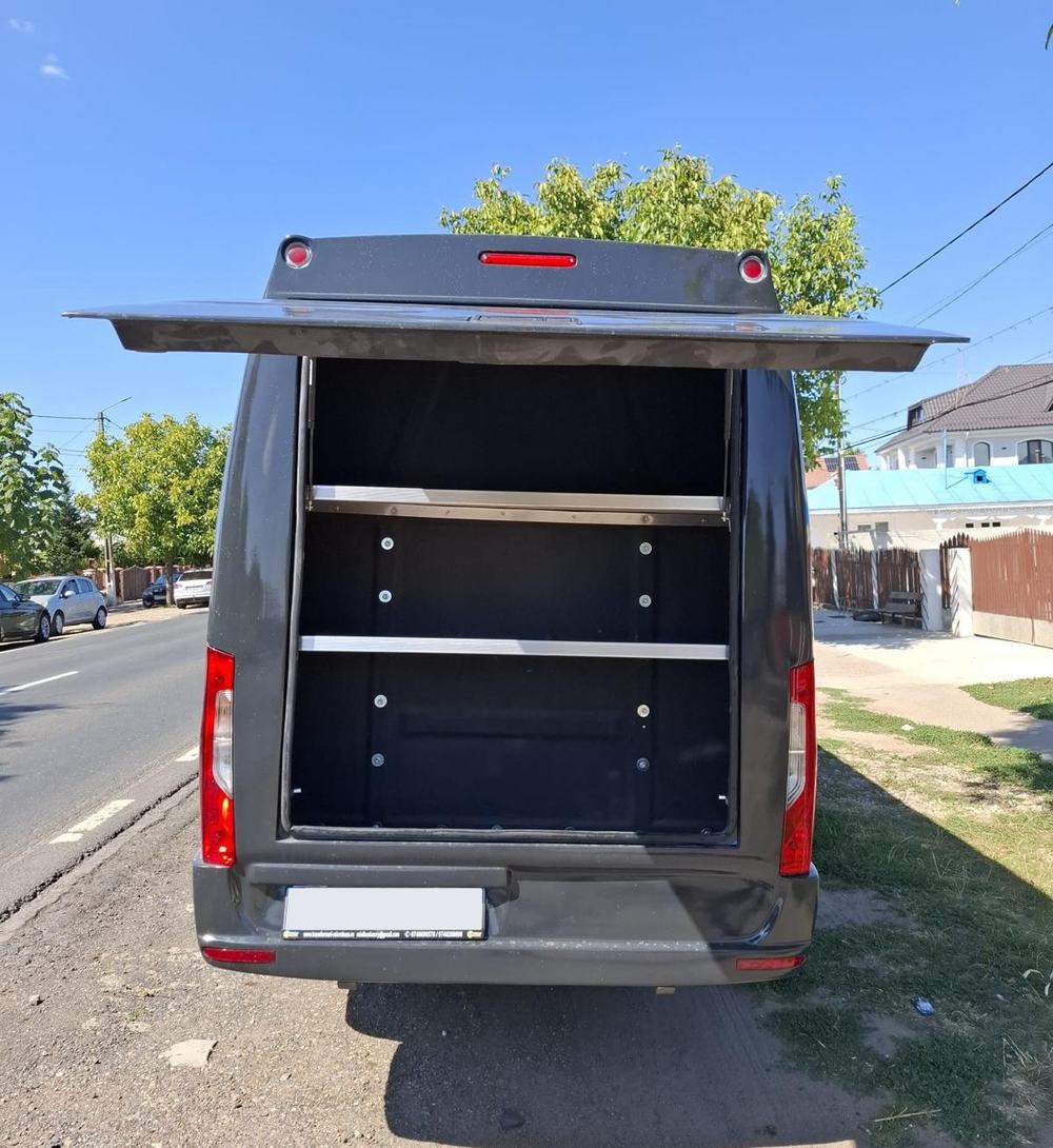 Minibus luggage compartment with shelves